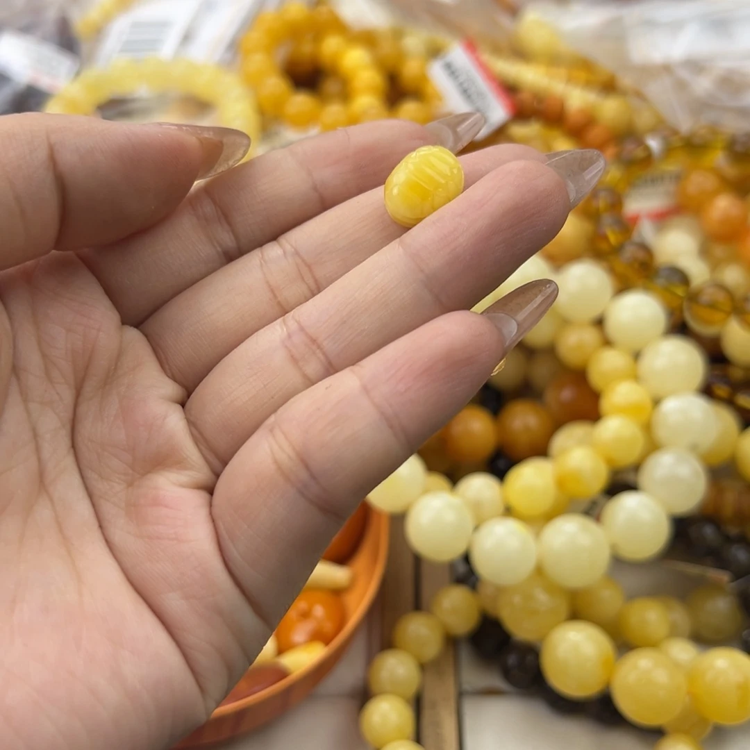 琥珀珠宝奇石未镶嵌