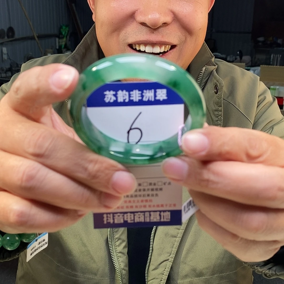 石英质玉（非洲翠）未镶嵌手镯