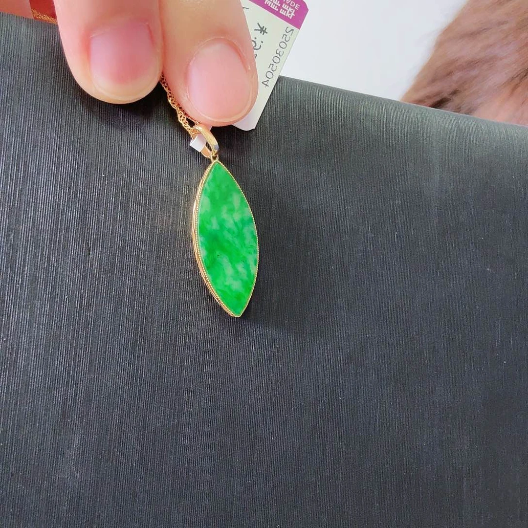 翡翠18K金镶嵌颈饰吊坠仓库