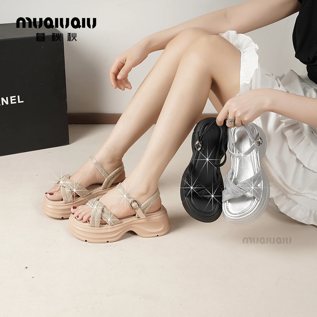 暮秋秋厚底潮流时装凉鞋女2025夏季新款增高软底一字扣百搭沙滩鞋