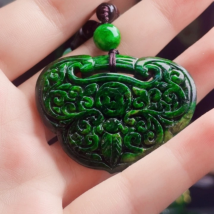 翡翠未镶嵌颈饰多样性