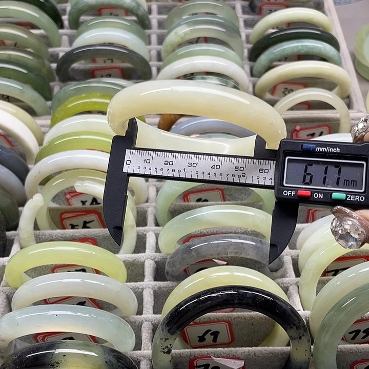 蛇纹石玉未镶嵌手镯72