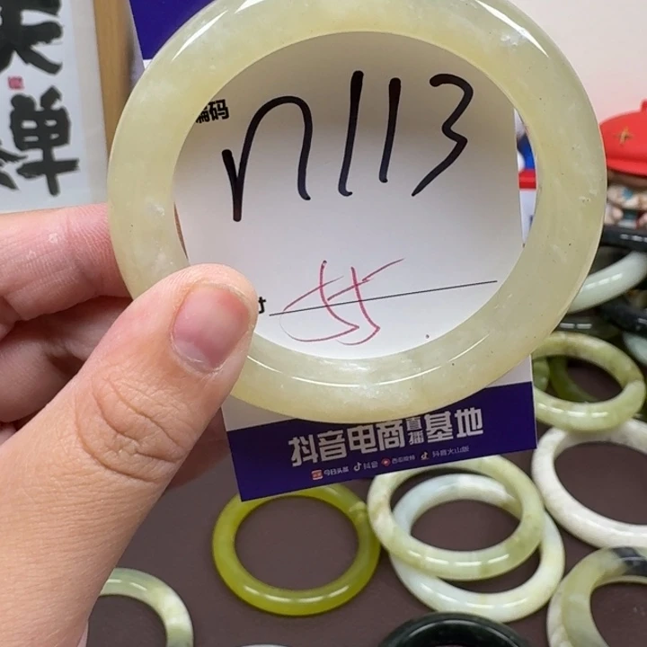 蛇纹石玉未镶嵌手镯113