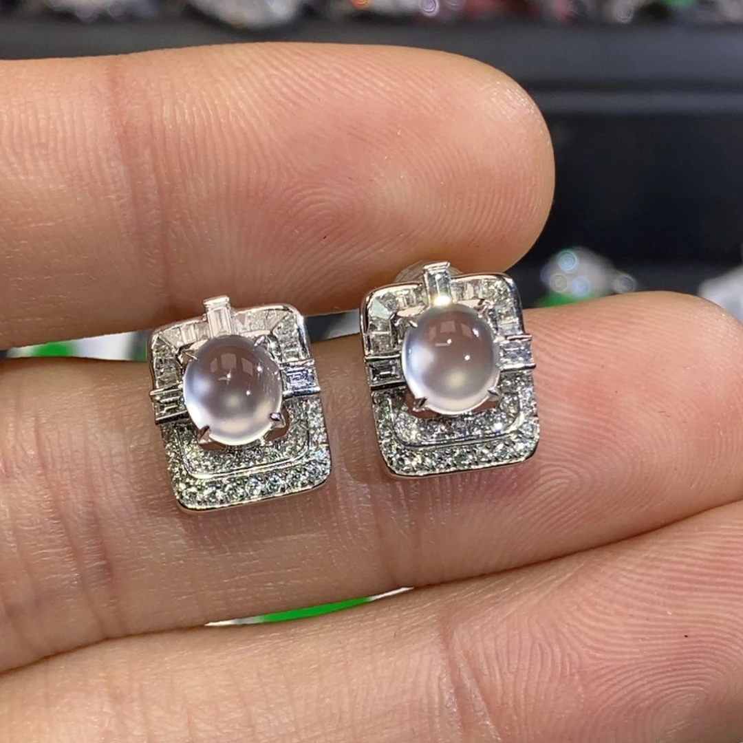 18K金镶嵌翡翠耳钉玻璃种蛋面