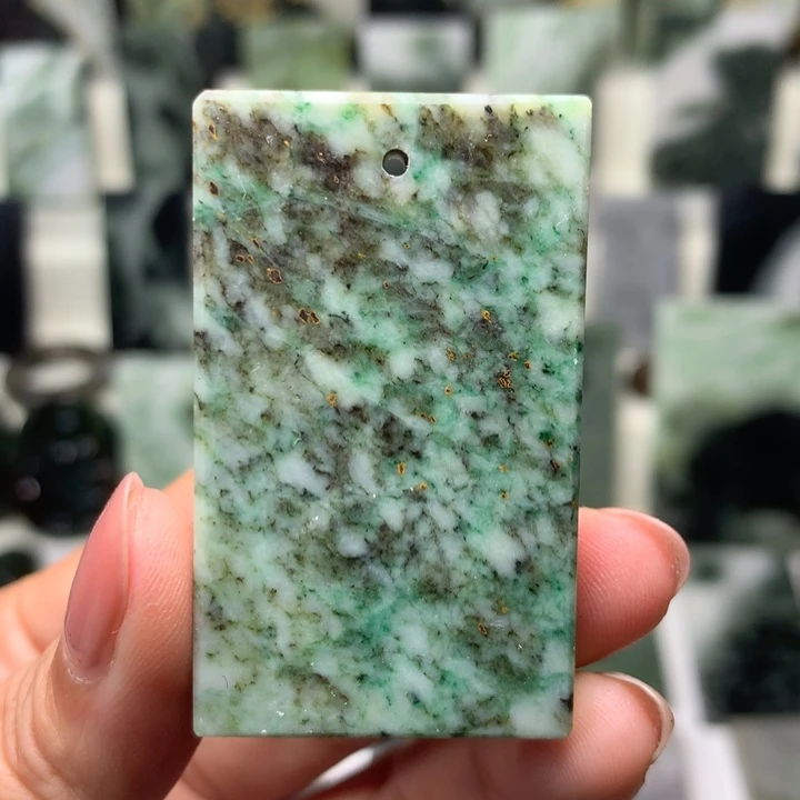 独山玉颈饰未镶嵌