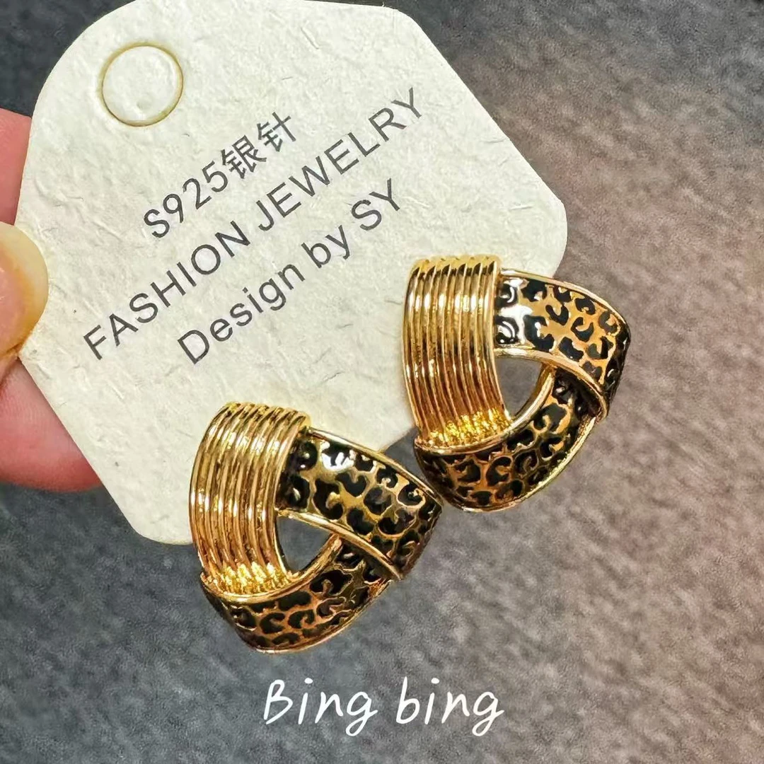 铜合金耳饰 【三角豹纹】优雅女人味显瘦气质百搭复古耳钉 A108