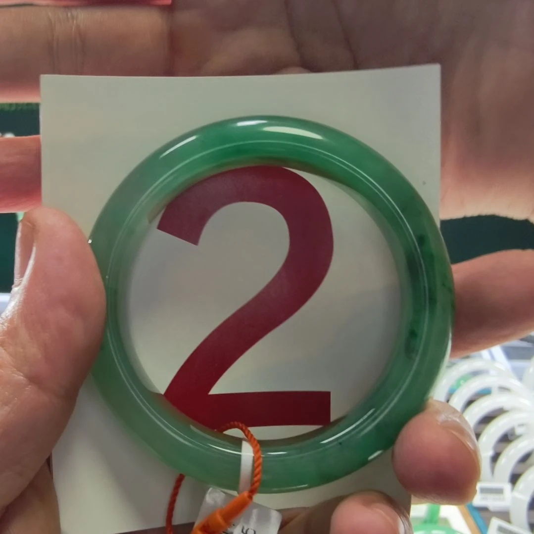 石英质玉（非洲翠）未镶嵌手镯