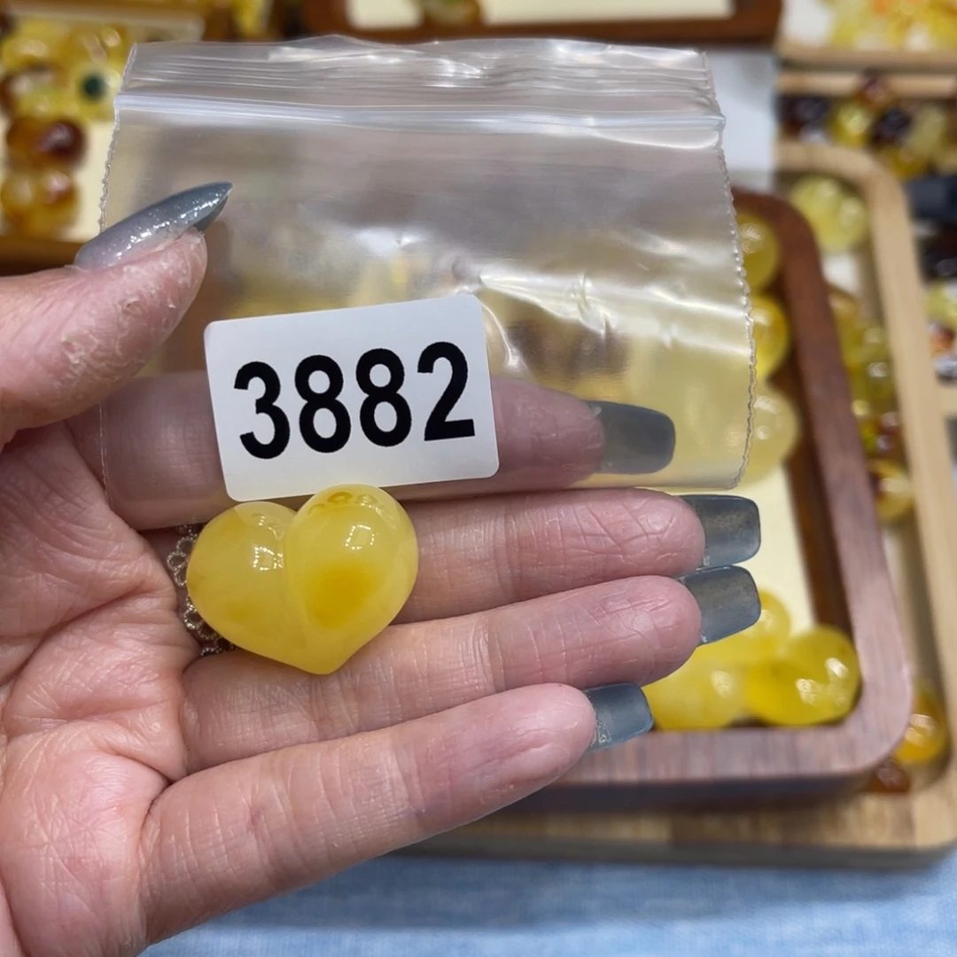 请***姐琥珀颈饰未镶嵌亲亲