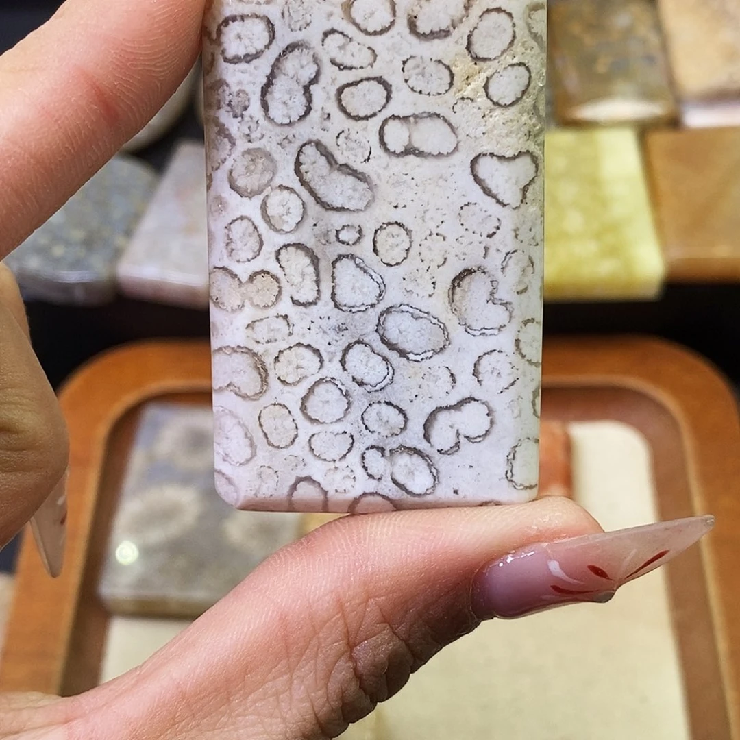 硅化玉颈饰合金没****在