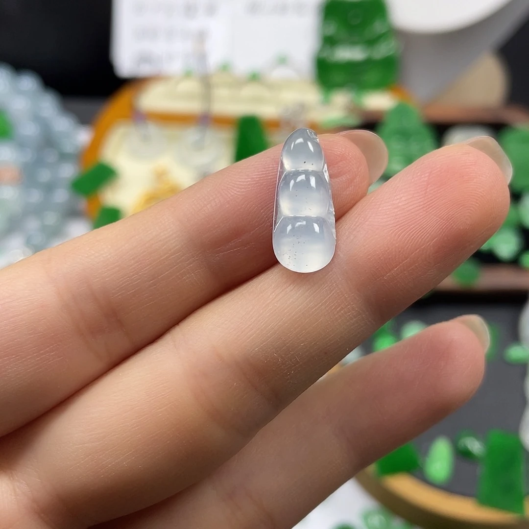 翡翠未镶嵌颈饰林亦珠宝冰福豆