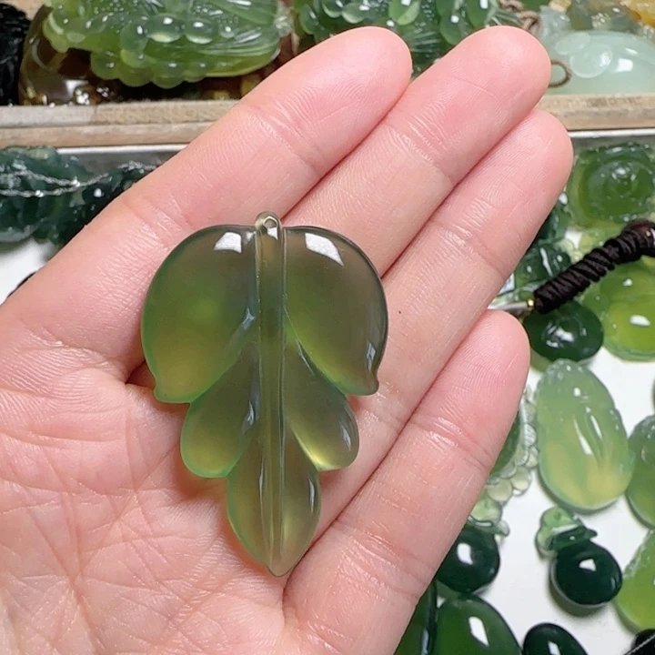 未镶嵌蛇纹石玉颈饰