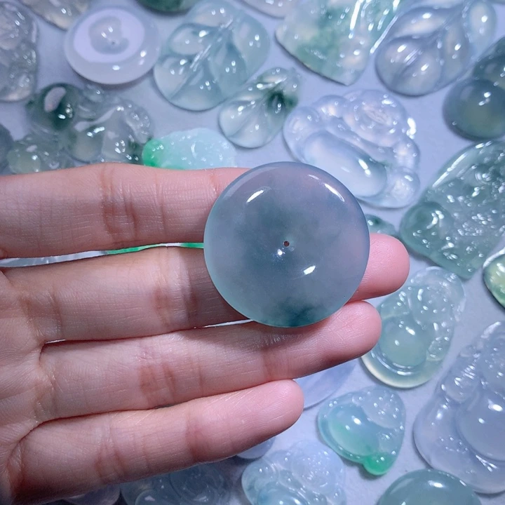 翡翠颈饰未镶嵌扣