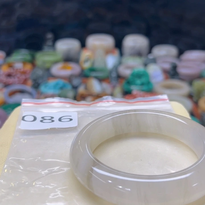 石英质玉手镯未镶嵌美**创086