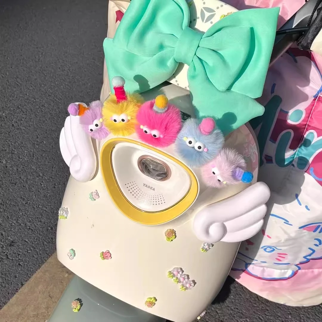 可爱立体小怪兽毛球电动车装饰小配件电瓶车摆件公仔九号车灯装饰