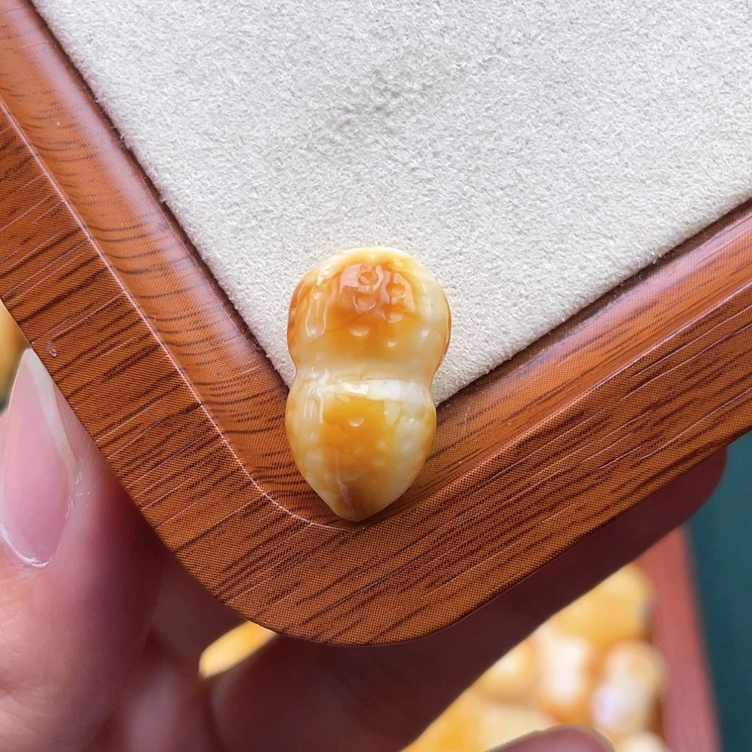 琥珀裸石未镶嵌蜜蜡
