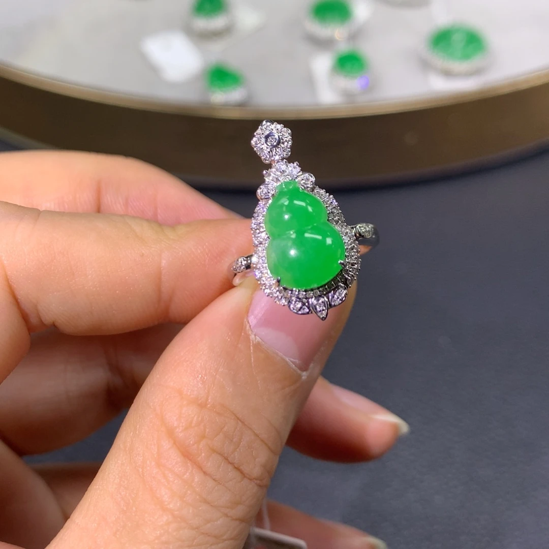 翡翠戒指18K金镶嵌翡翠