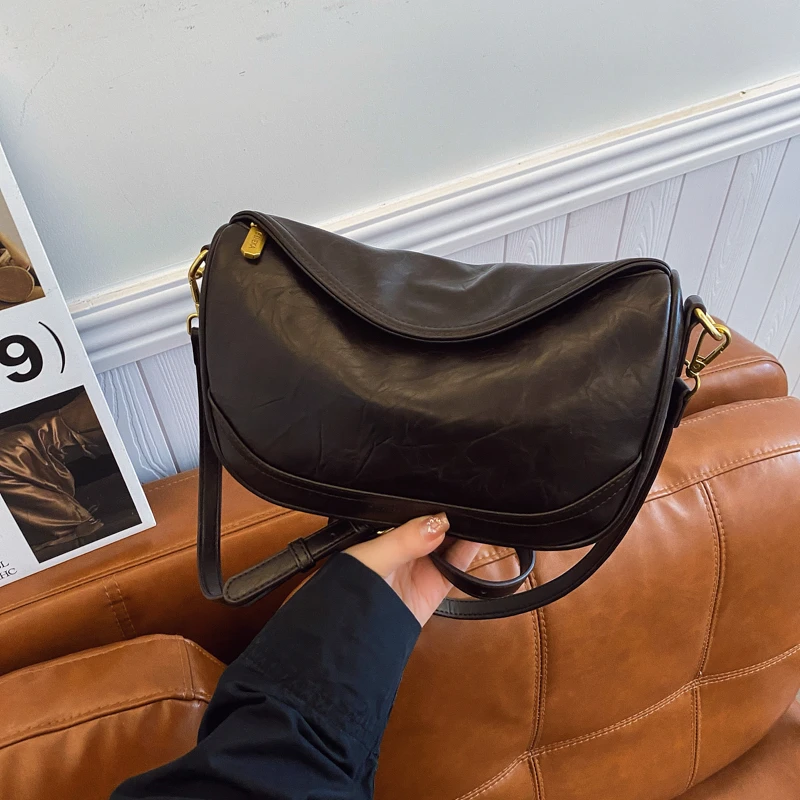 早秋新款乌木女包通勤百搭爆款斜挎包单肩腋下包时尚饺子小众包包