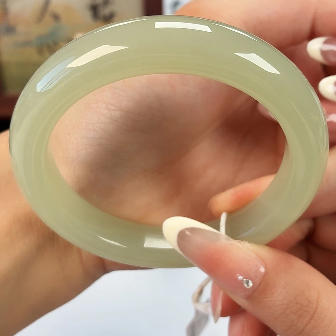 和田玉未镶嵌手镯