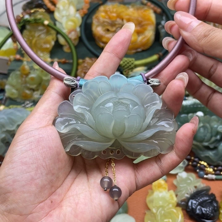 蛇纹石玉未镶嵌颈饰