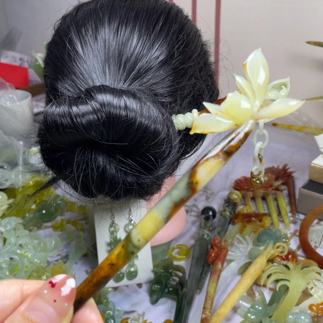 未镶嵌蛇纹石玉发饰桶*