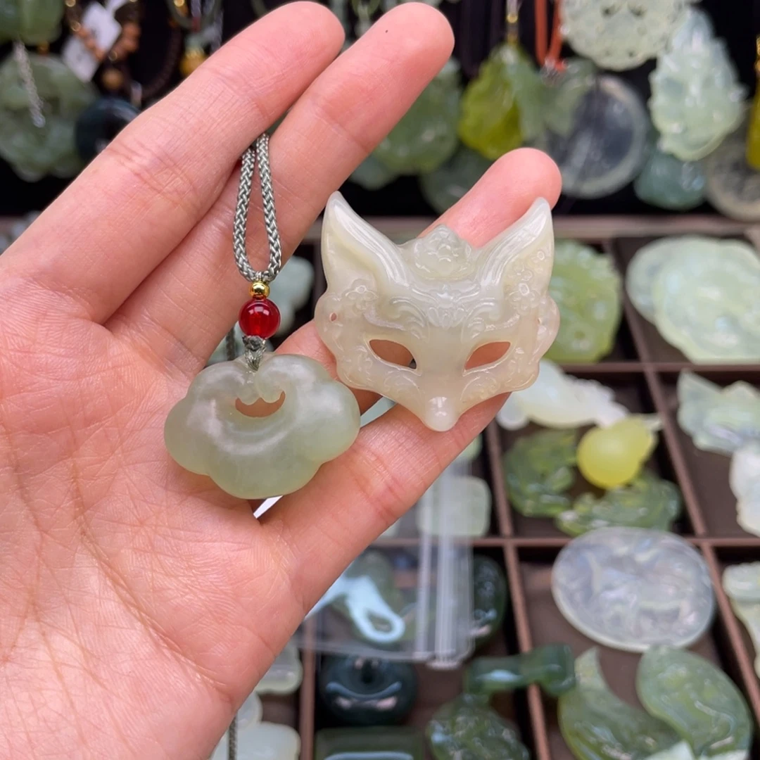 蛇纹石玉未镶嵌颈饰瑕疵款