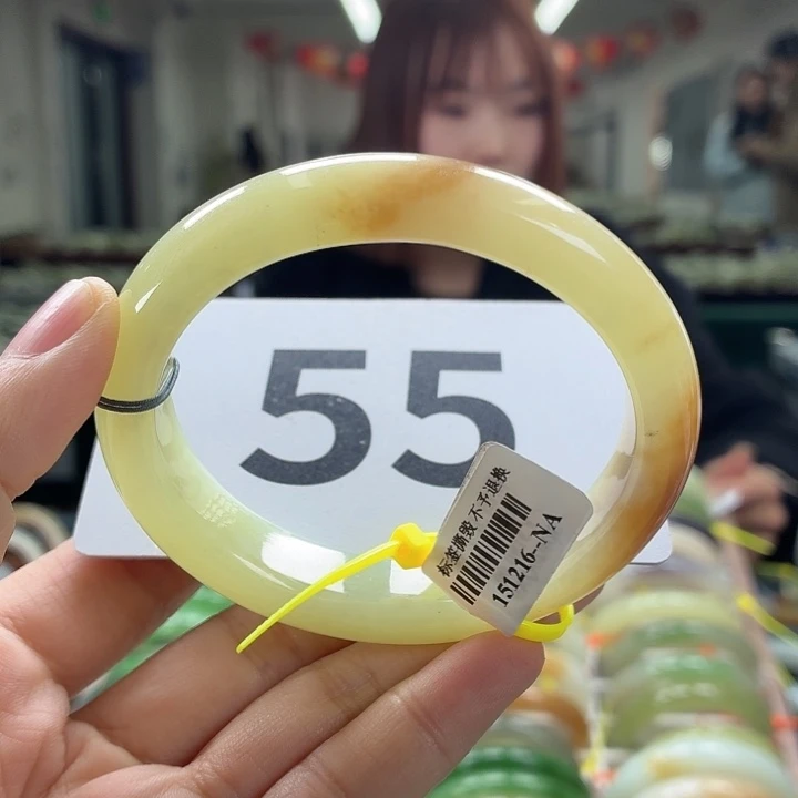 和田玉未镶嵌手镯（贵妃镯）