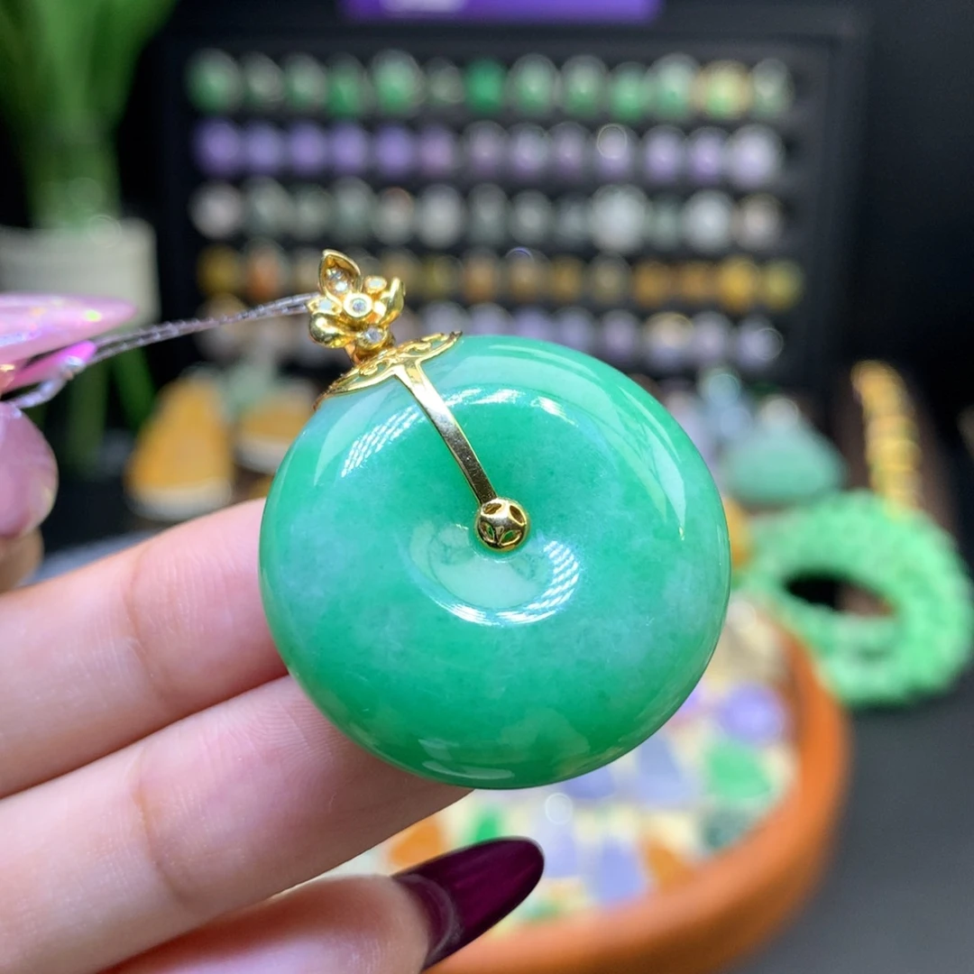 翡翠18K金镶嵌颈饰