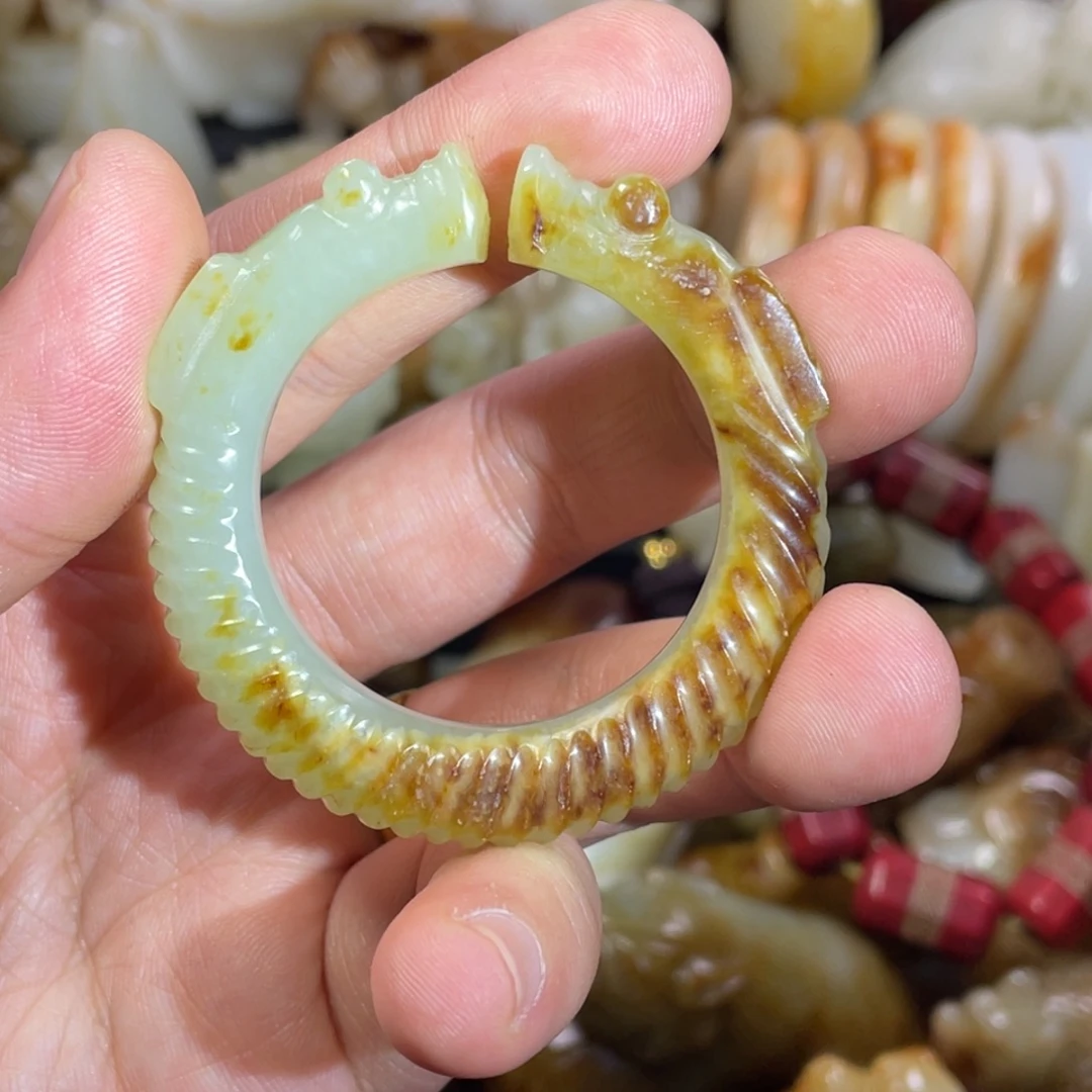 和田玉未镶嵌把件