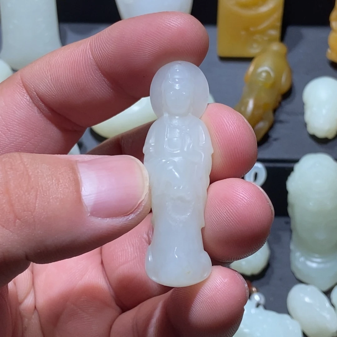 大***学颈饰未镶嵌和田玉