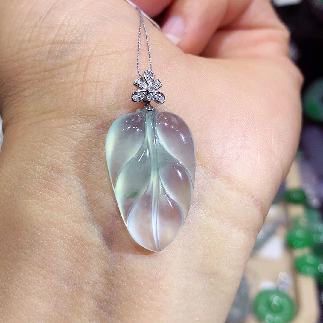 翡翠18K金镶嵌颈饰