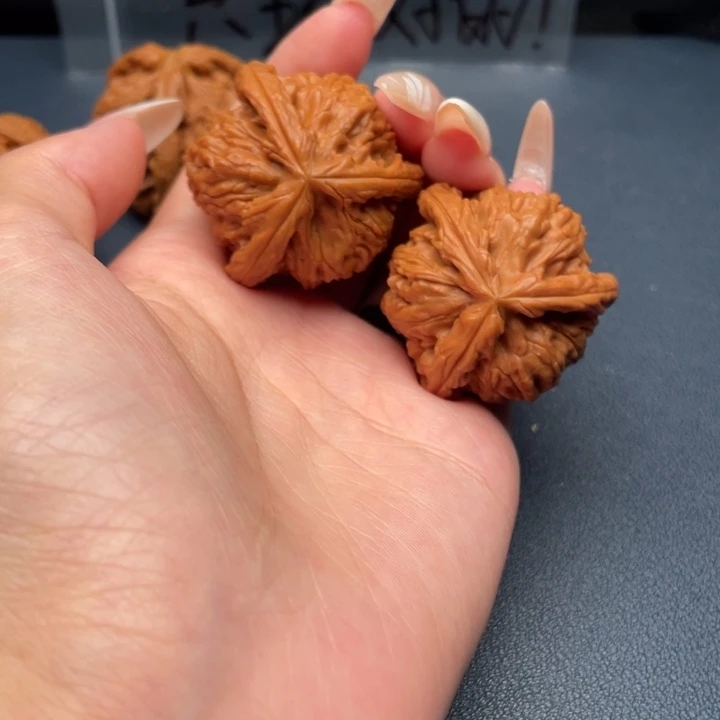 大****文玩核桃吊坠白狮子