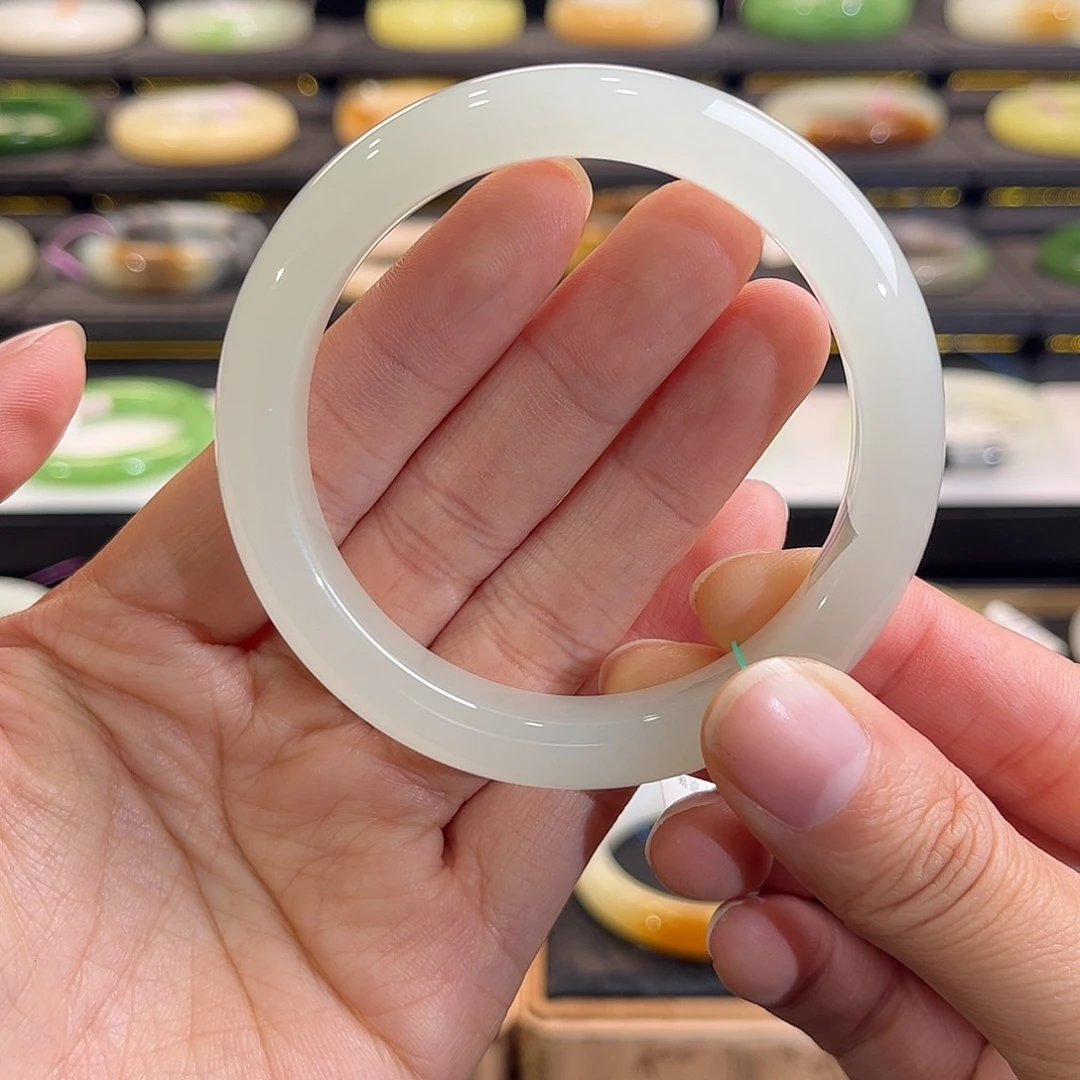 和田玉未镶嵌手镯荔枝冻