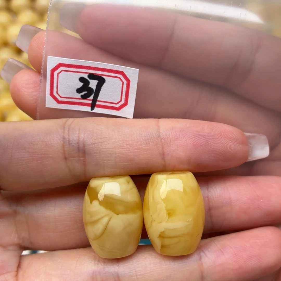 徐***强蜜蜡未镶嵌裸石15+蜜蜡