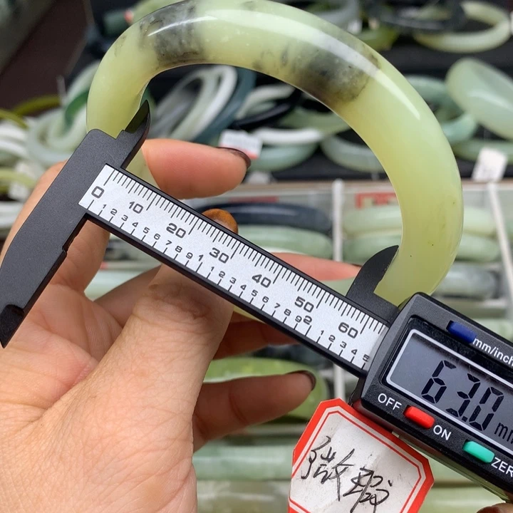 蛇纹石玉未镶嵌手镯512