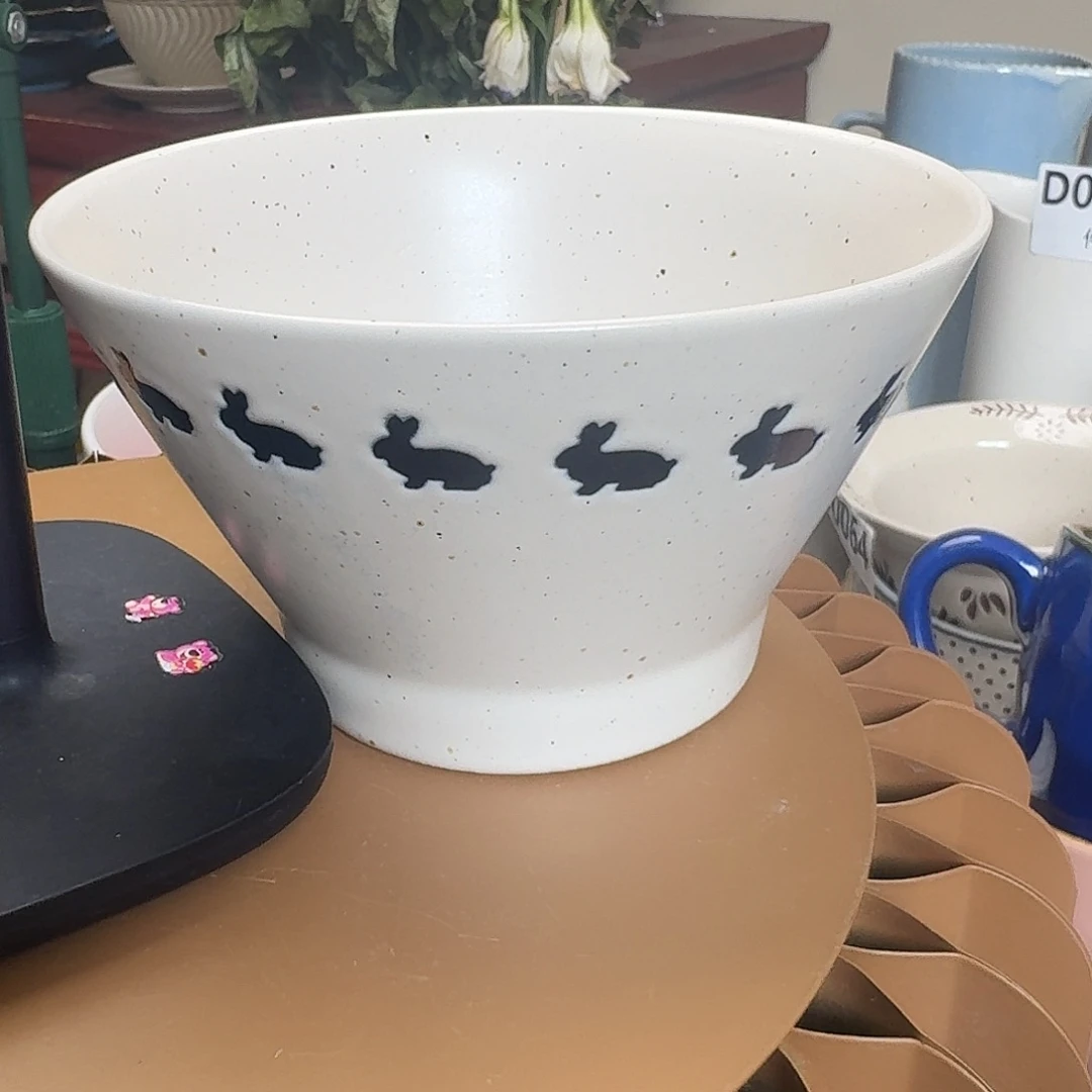 陶瓷兔子粗陶碗一个装