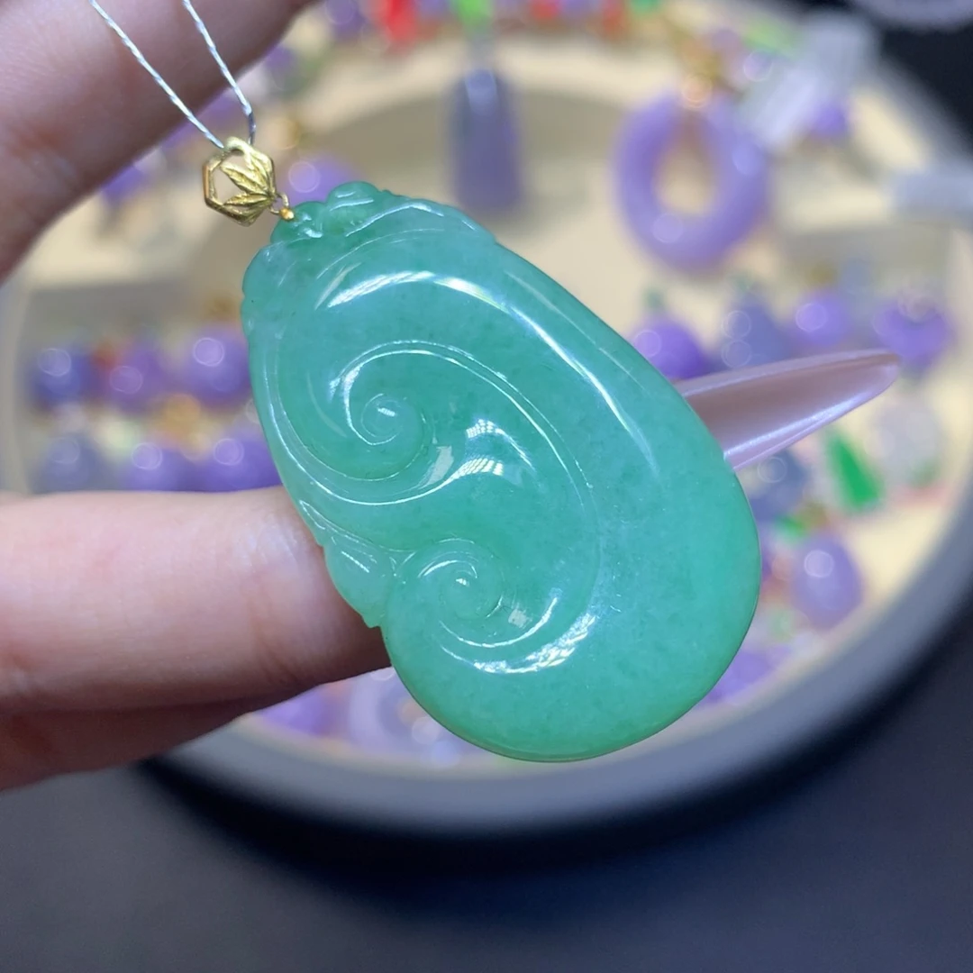 翡翠18K金镶嵌颈饰