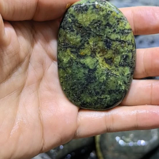 英***英有机玻璃藏玉药王石原石一个