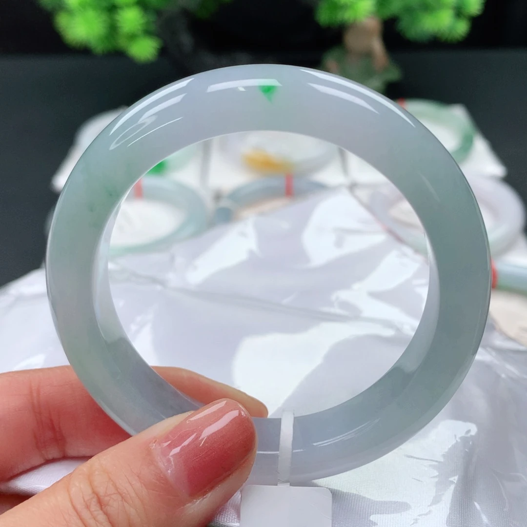 翡翠手镯未镶嵌54+冰飘阳绿