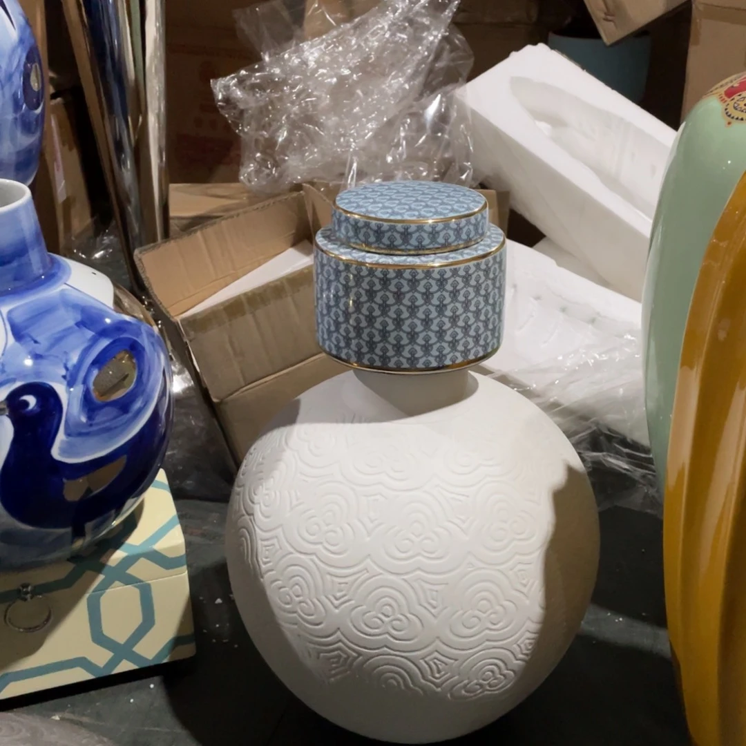 陶瓷花瓶，家居摆件。