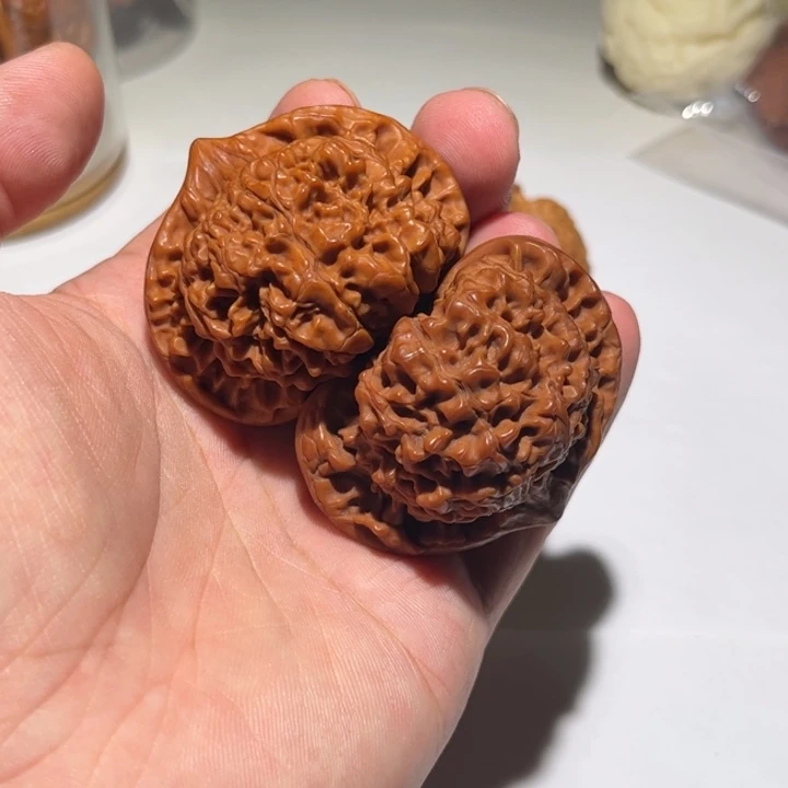 小***核文玩核桃吊坠狮子头核桃