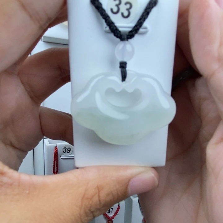 石英质玉未镶嵌颈饰