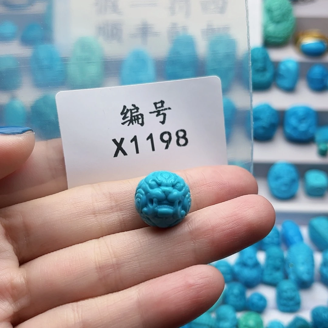 绿松石未镶嵌天然原矿雕刻绿松石