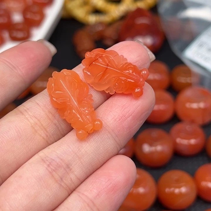 蝴***开南红玛瑙未镶嵌吊坠(不含链)