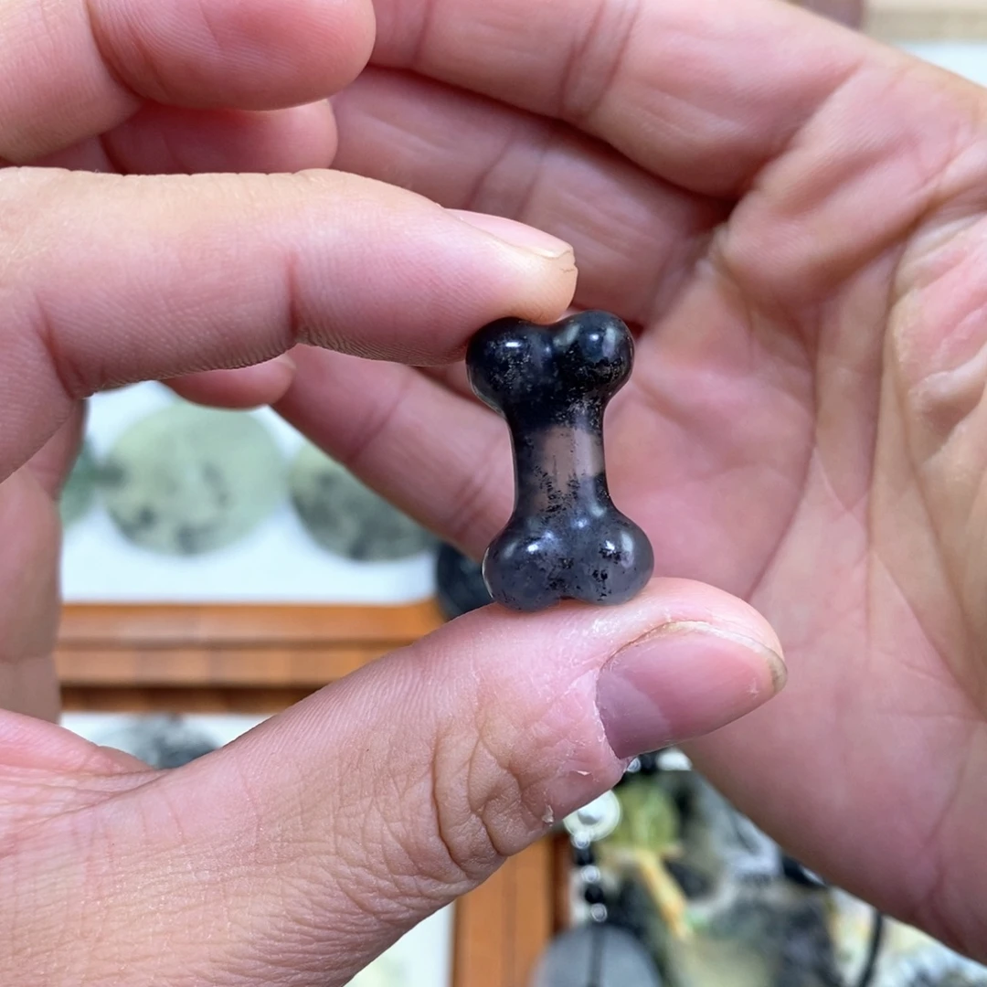 岫玉未镶嵌颈饰岫玉骨头吊坠