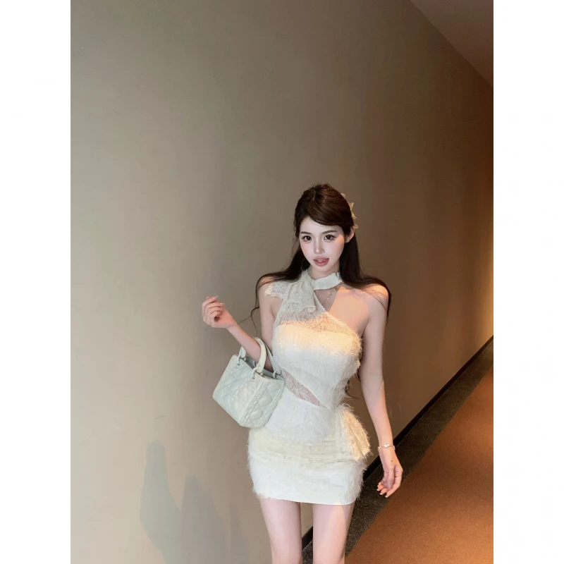 纯欲风露肩挂脖连衣裙女夏季蕾丝拼接收腰短裙设计感修身包臀裙子