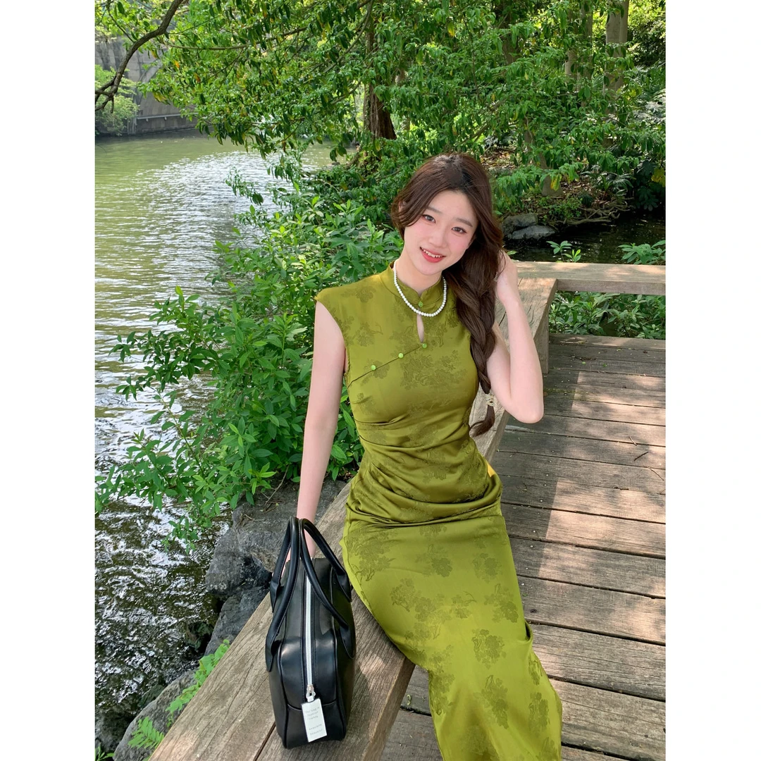 新中式缎面绿色提花显瘦显白国风改良日常旗袍连衣裙女士夏季包臀