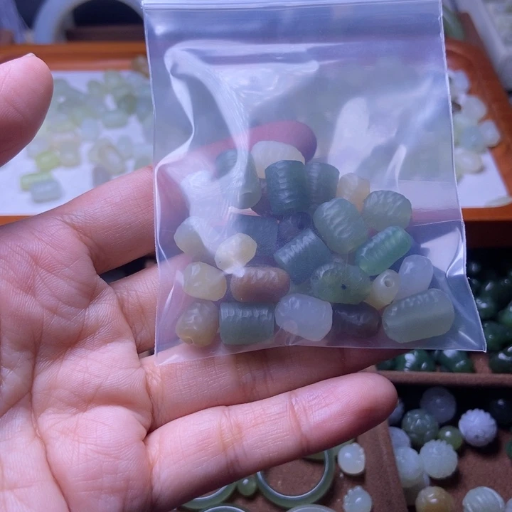 未***来和田玉未镶嵌颈饰