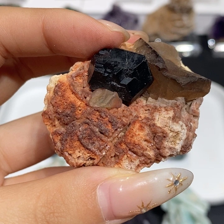 石材内蒙单晶黑电气红底孤品