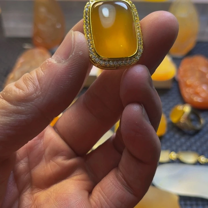 多***运石英质玉未镶嵌旦面