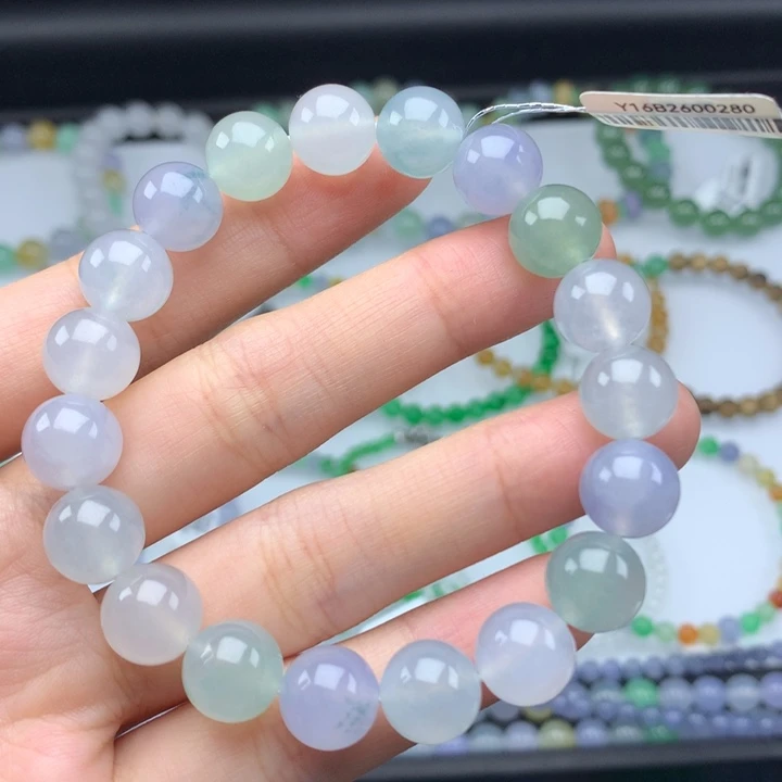 翡翠手镯未镶嵌翡翠